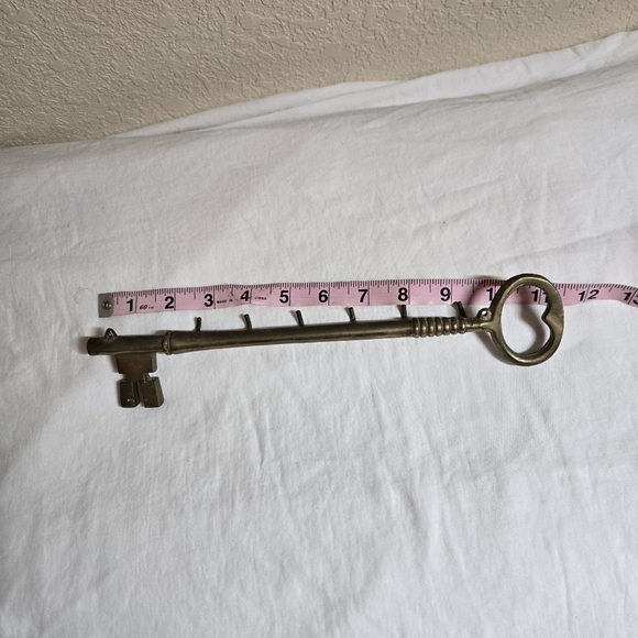 Vintage Brass Key-shaped Key Holder - Picture 3 of 5